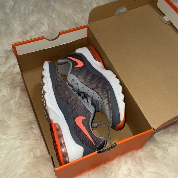 Nike sneakers - Picture 2 of 4